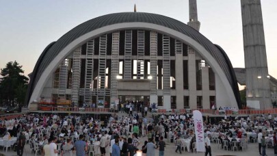 Hendek Rasimpaşa’da ilk teravih namazı kılındı