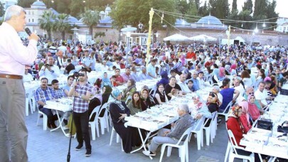 Karaosmanoğlu, ''İnsanlığın dirilişi için dua edelim''