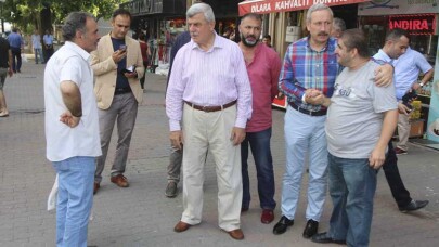Karaosmanoğlu, Derince'de esnaf ve vatandaşlarla bir araya geldi