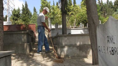 Kabristanlarda çevre temizliği yapıldı