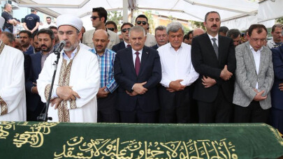 Bakan Fikri Işık’ı acı gününde yalnız bırakmadılar