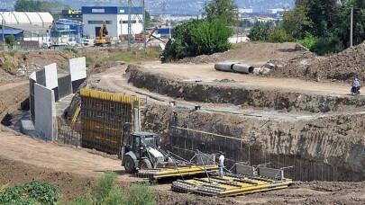 Gölcük Hisar Deresi’nde yan yol çalışmaları sürüyor