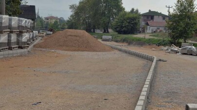 Hendek Uludere ve Yenimahalle’de kilit parke çalışması