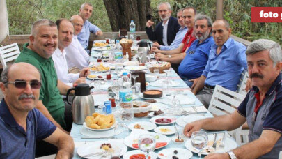 Sakaryalı Ülkücüler kahvaltıda buluştu