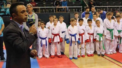 15 Temmuz Şehitler ve Gazileri Anma İl Karate Şampiyonası Başladı