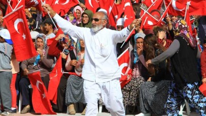 Demokrasi seyyahı Hasan Amca’dan anlamlı katılım