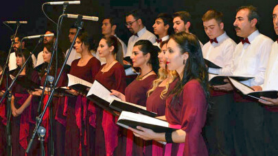 Kocaeli Büyükşehir’in THM Korosundan türkü ziyafeti