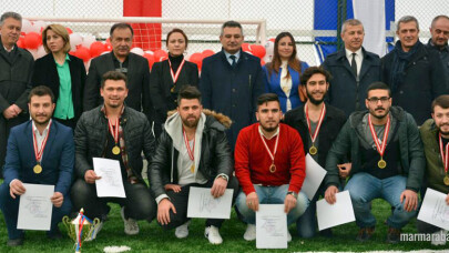 ÇOMÜ Ezine MYO’da 25. Yıl Anısına Futbol Turnuvası Düzenlendi