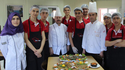 Beyaz Kalpler öğrencilerinden balık menüsü