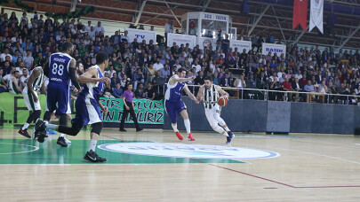 Sakaryalı Dev Adamlar seriye galibiyetle başladı: 87-79