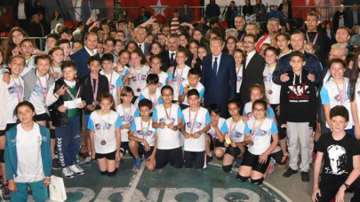 Balıkesir'de voleybol ve sokak basketbol turnuvası sona erdi