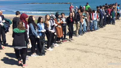 Karasulu Öğrencilerden Farkındalık Yaratmak İçin Sahil Temizliği