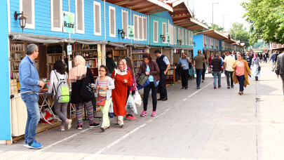 Ramazan’ın ilgi odağı ‘Kitap Sokağı’ oldu