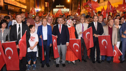 Balıkesir'de onbinler tek yürek oldu