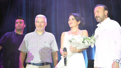 Kocaeli Fuarında Göksel konseri