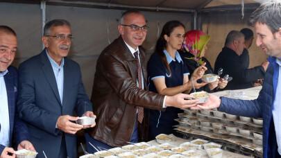 Sapanca Belediyesi 7 Bin Aşure Dağıttı