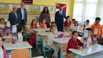 Başkan Yılmaz'dan öğrencilere satranç takımı