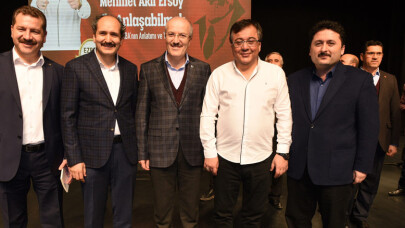 Akbaba 'Akif'i sevmeyen milleti sevemez'