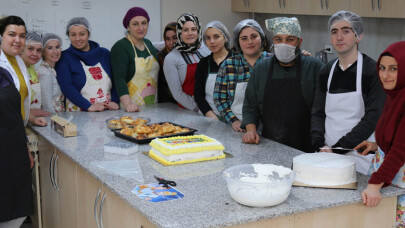 Yeni pastacı çırakları bu kursta yetişiyor