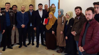 AK Gençlik Şehit Mustafa Özen'in ailesini ziyaret etti