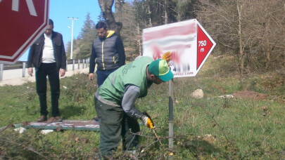 Kandıra'da izinsiz tabelalar kaldırılıyor