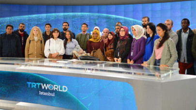 Kocaeli Büyükşehir’in Uluslararası öğrencileri TRT World’ü ziyaret etti