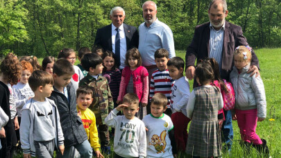 Yenikent’in Minik Elleri Çam Fidanlarını toprakla buluştu