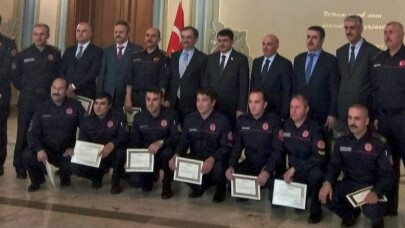 Vali Şahin  İBB itfaiye personelini tebrik ederek onurlandırdı