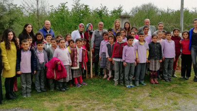 Karapürçek’te okul bahçeleri Zeytin fidanıyla şenlendi