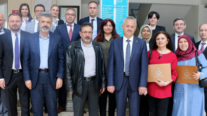Normal doğuma yönelik çalışmalarda en çok katkı sağlayan doktor ve ebelere başarı belgesi verildi