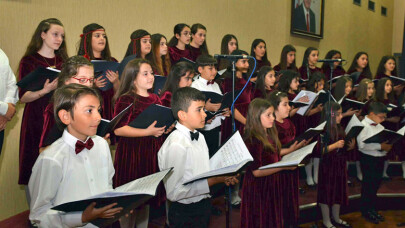 Kocaeli Büyükşehir Çocuk Korosu’ndan neşeli konser