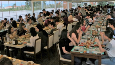 İl Çocuk Komitesi Erenler'de Düzenlenen İftarda Bir Araya Geldi