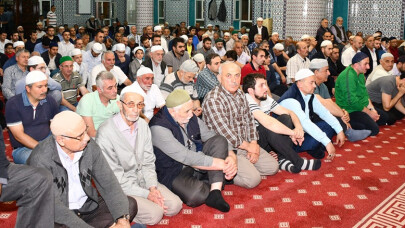 Hafız Bünyamin Topçuoğlu Göçmen Camii Cemaatiyle Buluştu