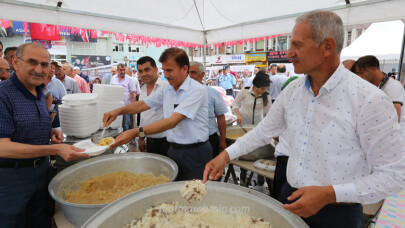 Adapazarı Belediyesi 7 bin kişilik pilav dağıttı