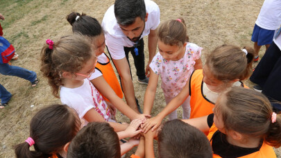 Minikler Geleneksel Sokak Oyunlarının Tadını Çıkarıyor