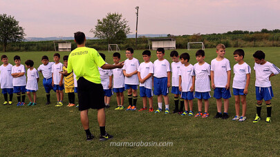 Serdivan Yaz Futbol Okulu Yeşil Sahalarda