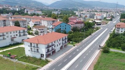 Gölcük Başöğretmen Caddesi yeni yüzüne kavuştu