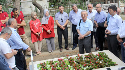 Mehmet Ali Bey’in Kadıköy’de bulunan mezarı ve kitabesini yeniledi