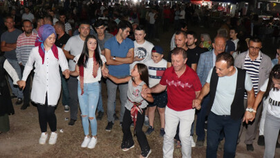 Karadeniz’in ünlü sanatçıları Sakarya’yı coşturdu