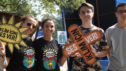 Gençler festivalde iklim sorunu  için çağrıda bulundu