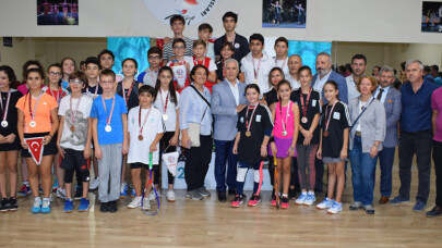 Squash şampiyonları madalyalarını aldı