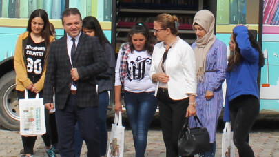 Gezici Kütüphane Huzurevine Hizmete Başladı