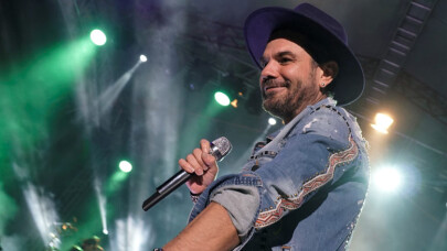 Kenan Doğulu'ya İzmir'de yoğun ilgi