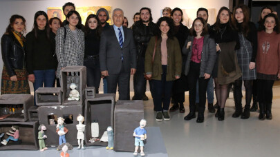 Genç sanatçıların sergisi izleyenleri büyüledi