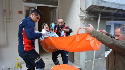 Bursa’da oy kullanmaya sedye ile taşındılar