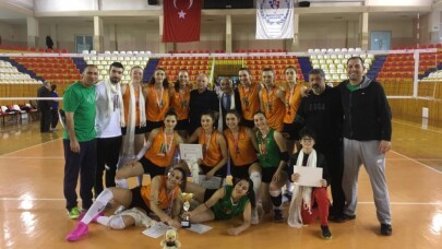 Doğa Koleji voleybolda da şampiyon