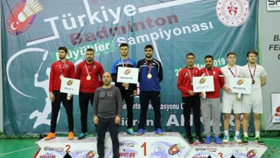 İhlas Koleji öğrencisi badmintonda Türkiye üçüncüsü oldu