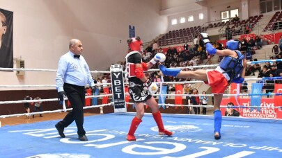 Kick Boks Turnuvası’nda kıran kırana rekabet