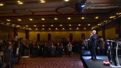 Mevlüt Uysal’dan Ekrem İmamoğlu’na “İlk Görüşte Aşk” yanıtı