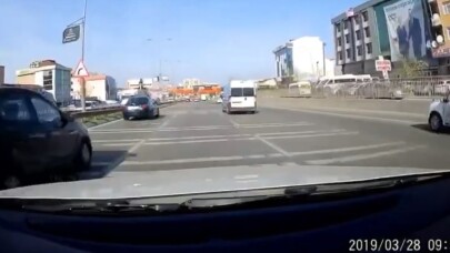 (Özel) Trafikte yarışan aracın karıştığı kaza kamerada